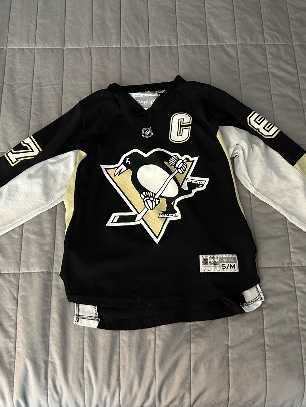 Reebok Kids' Pittsburgh Penguins Black Captain Hockey Jersey- Crosby #87